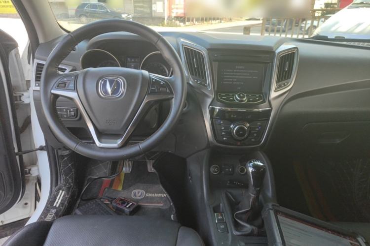 Used CHANGAN CS75 2016 2.0L Manual Luxury Version China V Standard Center Console