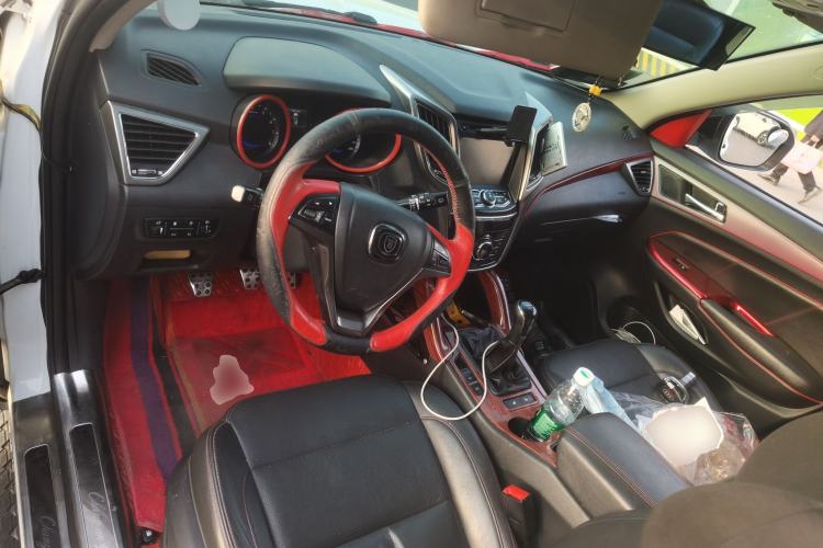 Used CHANGAN CS75 2016 2.0L Manual Leading Version China IV Standard Center Console