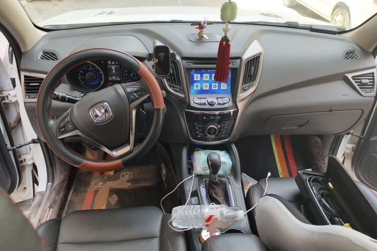 Used CHANGAN CS75 2016 1.8T Automatic Elite Model China IV Standard Center Console