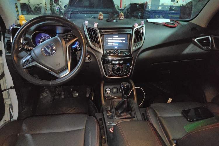 Used CHANGAN CS75 2016 2.0L Manual Luxury Version China V Standard Center Console