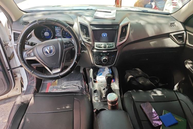 Used CHANGAN CS75 2016 2.0L Manual Luxury Version China IV Standard Center Console
