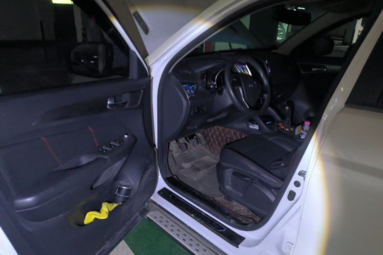 Used CHANGAN CS75 2016 2.0L Manual Luxury Version China IV Standard Driver Seat
