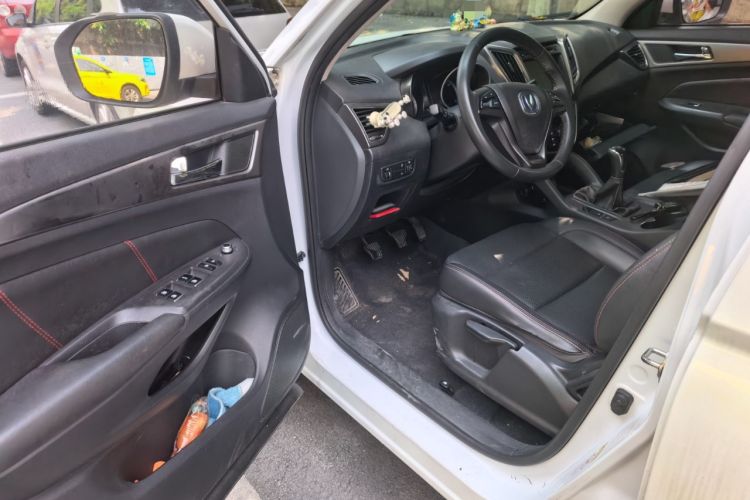 Used CHANGAN CS75 2016 2.0L Manual Luxury Version China IV Standard Driver Seat