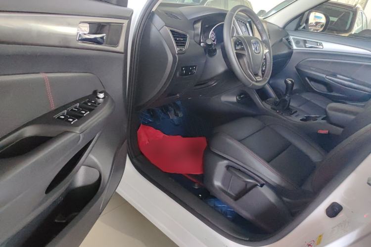 Used CHANGAN CS75 2016 2.0L Manual Luxury Version China IV Standard Driver Seat