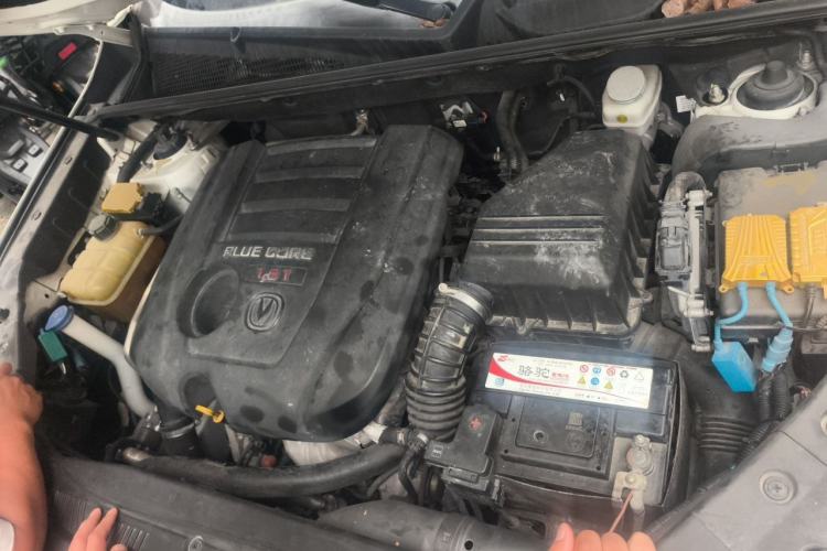 Used CHANGAN CS75 2016 1.8T Automatic Elite Model China V Standard Engine Bay