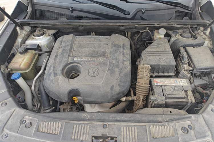 Used CHANGAN CS75 2016 1.8T Automatic Elite Model China V Standard Engine Bay