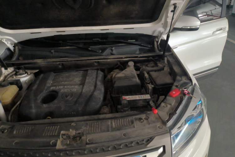 Used CHANGAN CS75 2016 2.0L Manual Luxury Version China IV Standard Engine Bay Left