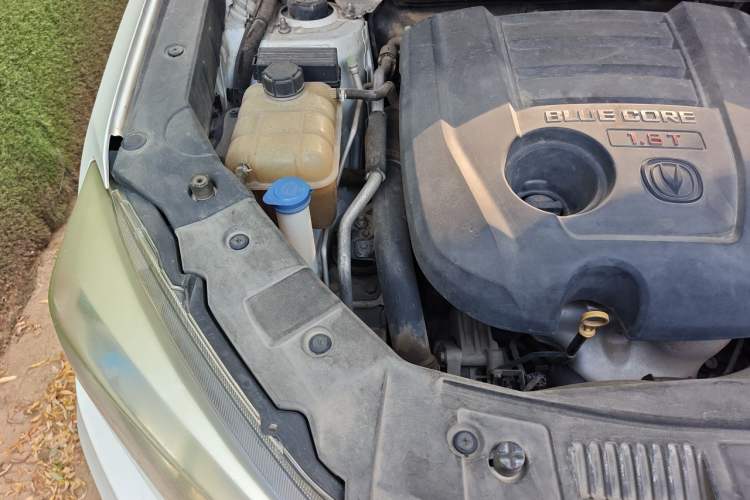 Used CHANGAN CS75 2016 1.8T Automatic Elite Model China V Standard Engine Bay Right
