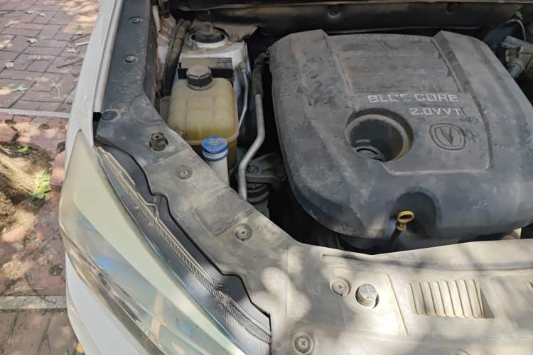 Used CHANGAN CS75 2016 2.0L Manual Luxury Version China IV Standard Engine Bay Right