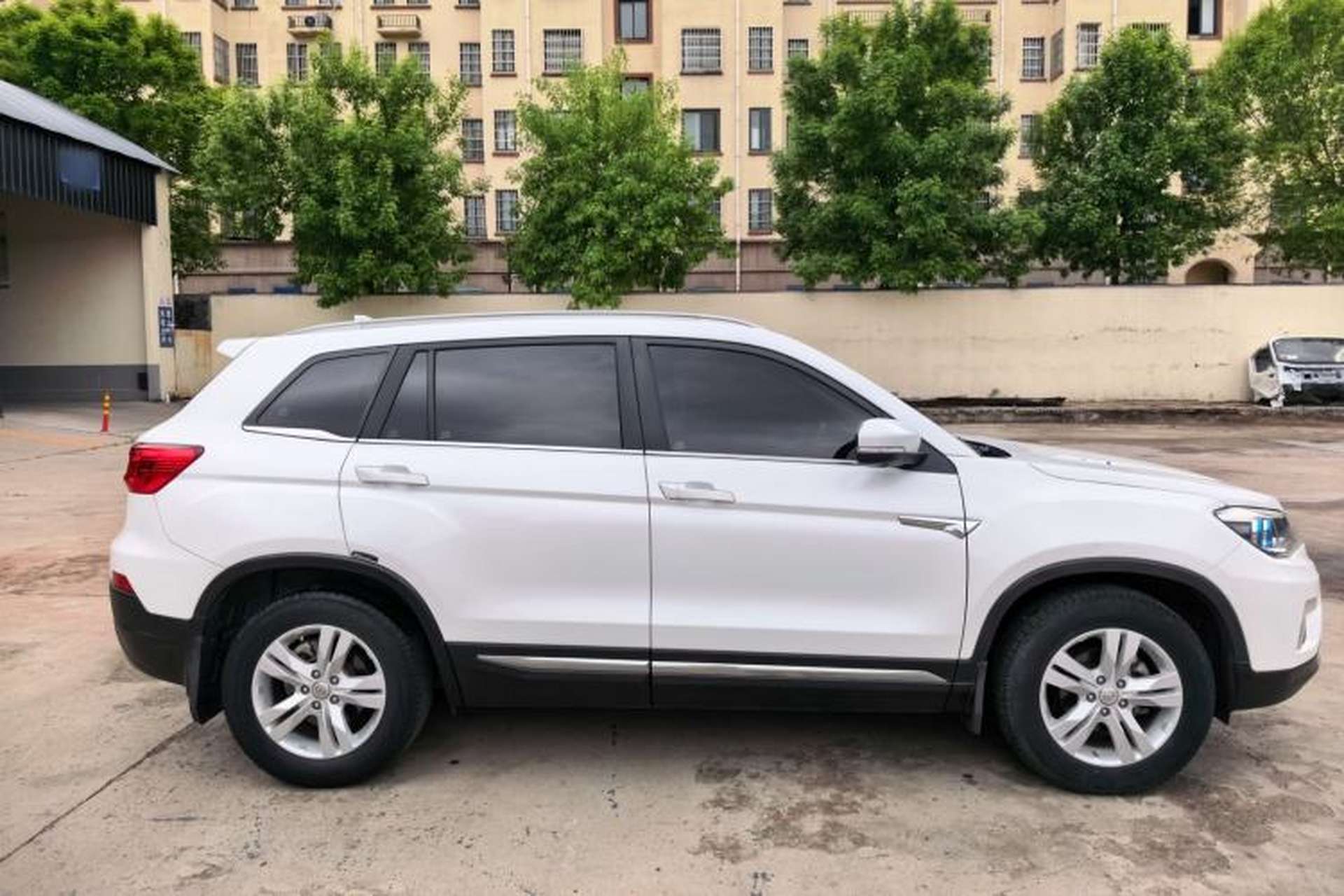 Used CHANGAN CS75 2016 1.8T Automatic Elite Model China V Standard Exterior 1