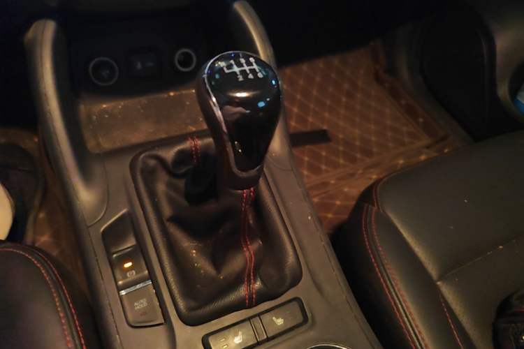Used CHANGAN CS75 2016 2.0L Manual Leading Version China V Standard Gear Lever