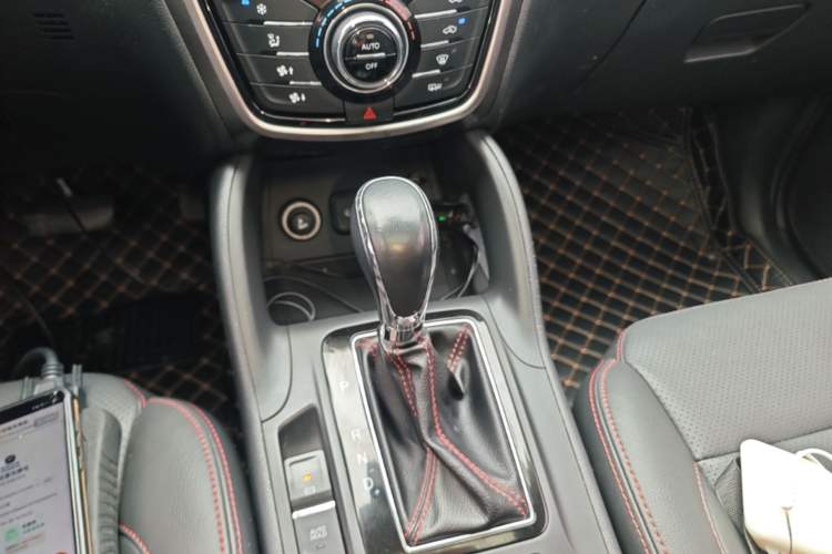 Used CHANGAN CS75 2016 1.8T Automatic Elite Model China IV Standard Gear Lever