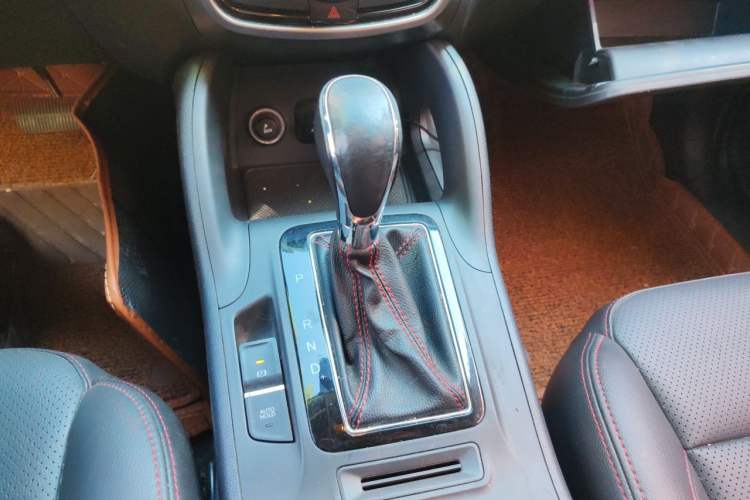 Used CHANGAN CS75 2016 1.8T Automatic Elite Model China V Standard Gear Lever