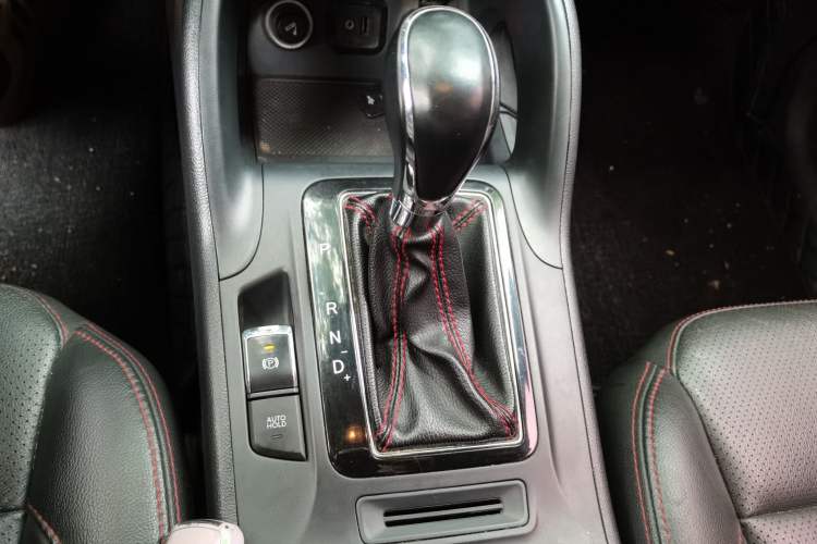 Used CHANGAN CS75 2016 1.8T Automatic Elite Model China V Standard Gear Lever