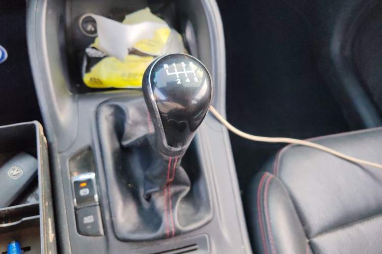 Used CHANGAN CS75 2016 2.0L Manual Luxury Version China V Standard Gear Lever