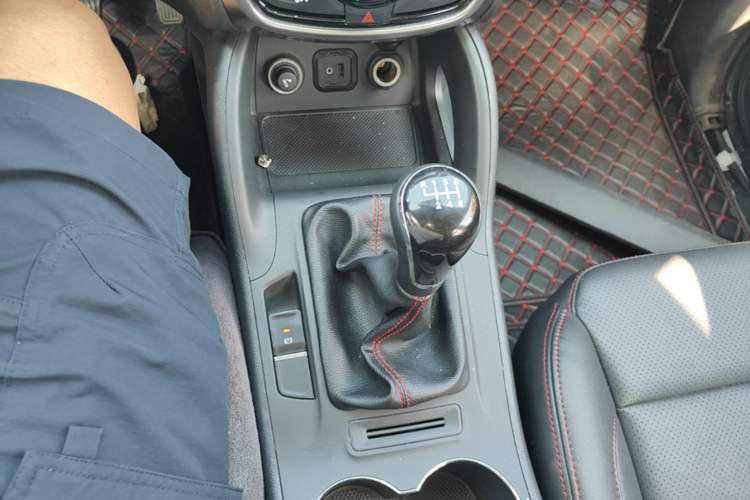 Used CHANGAN CS75 2016 2.0L Manual Comfort Version China V Standard Gear Lever