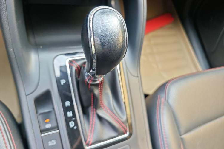 Used CHANGAN CS75 2016 1.8T Automatic Elite Model China V Standard Gear Lever
