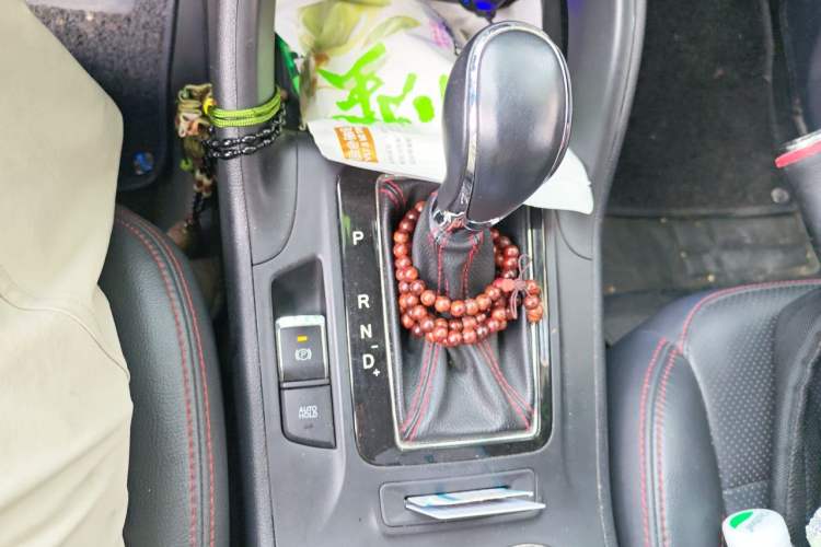 Used CHANGAN CS75 2016 1.8T Automatic Elite Model China V Standard Gear Lever