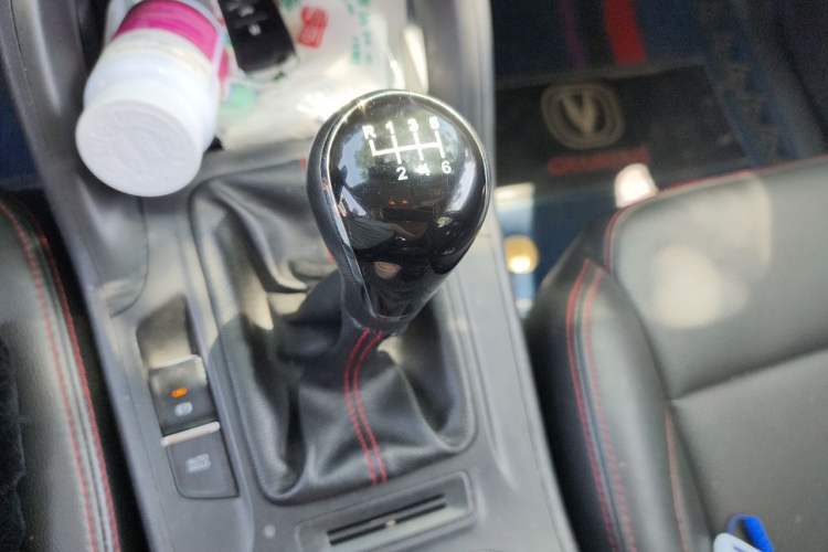 Used CHANGAN CS75 2016 2.0L Manual Luxury Version China V Standard Gear Lever