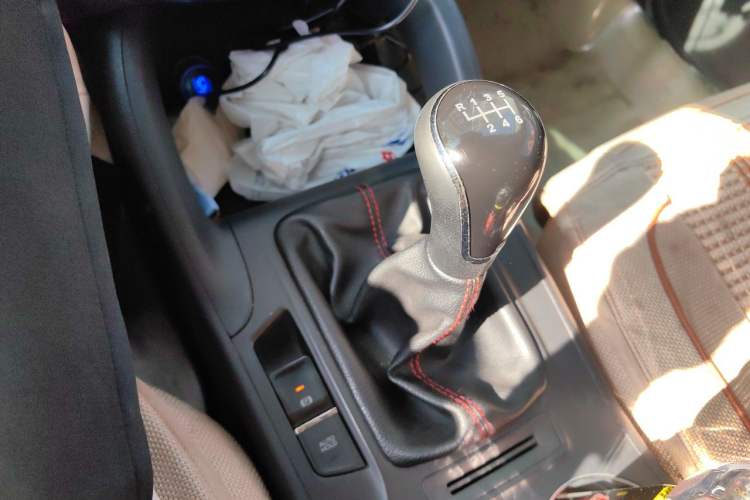 Used CHANGAN CS75 2016 2.0L Manual Luxury Version China V Standard Gear Lever