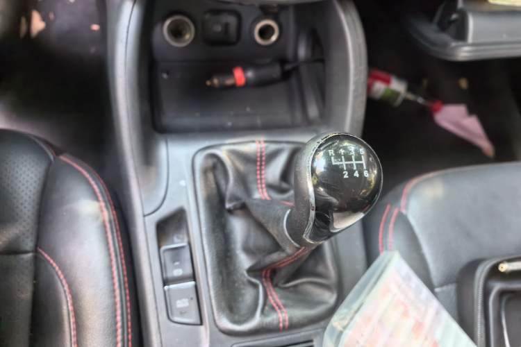 Used CHANGAN CS75 2016 2.0L Manual Luxury Version China IV Standard Gear Lever