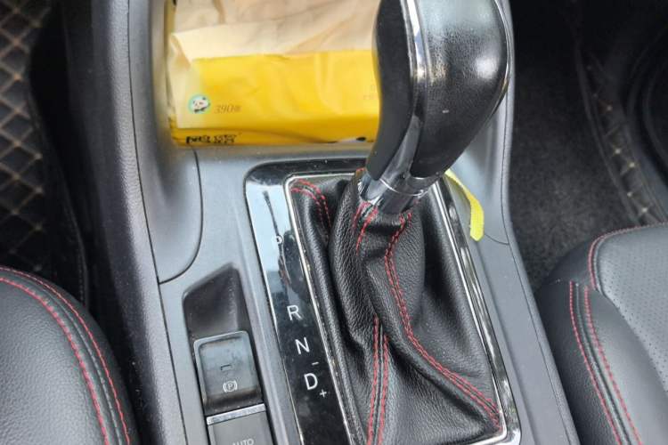 Used CHANGAN CS75 2016 1.8T Automatic Elite Model China V Standard Gear Lever