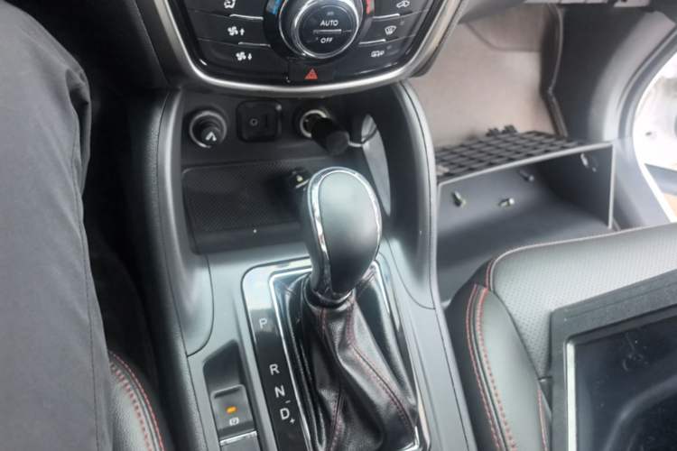 Used CHANGAN CS75 2016 1.8T Automatic Elite Model China IV Standard Gear Lever