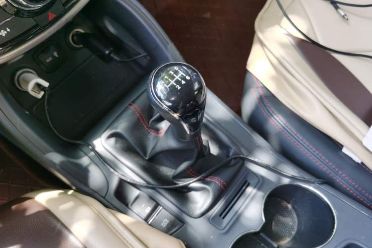 Used CHANGAN CS75 2016 2.0L Manual Luxury Version China V Standard Gear Lever