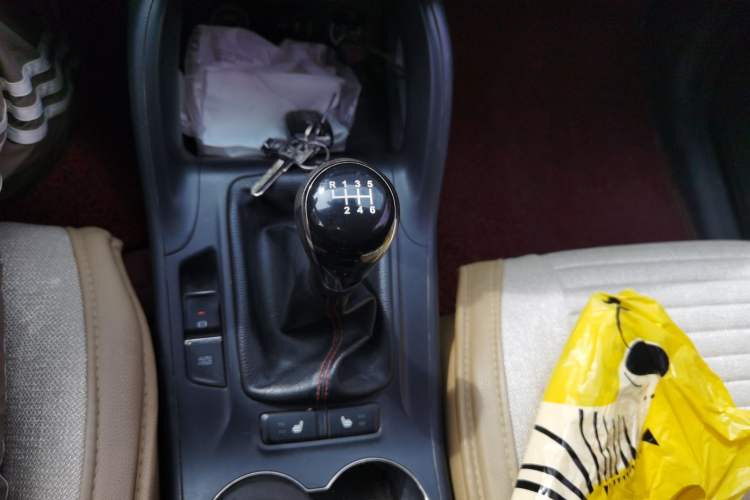 Used CHANGAN CS75 2016 2.0L Manual Leading Version China IV Standard Gear Lever