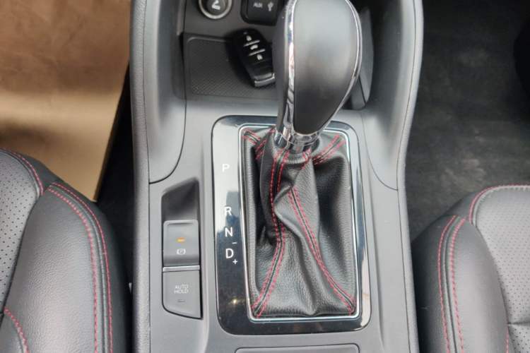 Used CHANGAN CS75 2016 1.8T Automatic Elite Model China V Standard Gear Lever