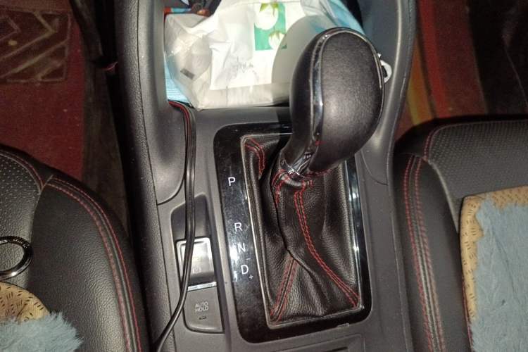 Used CHANGAN CS75 2016 1.8T Automatic Elite Model China IV Standard Gear Lever