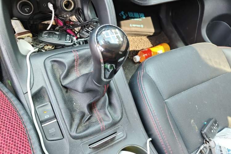 Used CHANGAN CS75 2016 2.0L Manual Luxury Version China V Standard Gear Lever