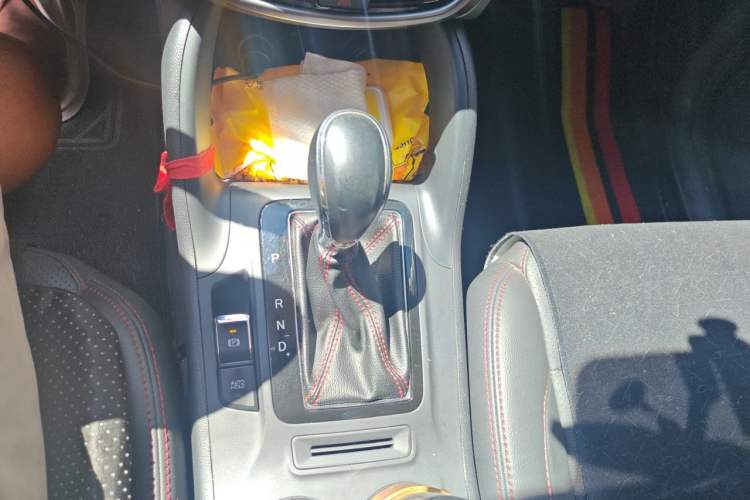 Used CHANGAN CS75 2016 1.8T Automatic Elite Model China V Standard Gear Lever