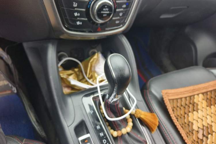 Used CHANGAN CS75 2016 1.8T Automatic Elite Model China V Standard Gear Lever