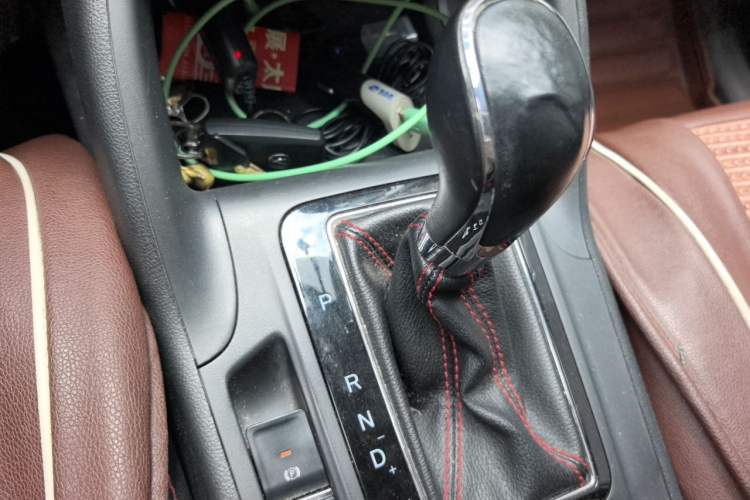 Used CHANGAN CS75 2016 1.8T Automatic Elite Model China IV Standard Gear Lever