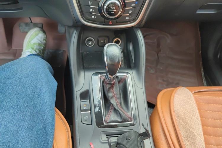 Used CHANGAN CS75 2016 1.8T Automatic Elite Model China IV Standard Gear Lever