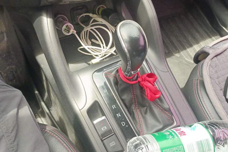 Used CHANGAN CS75 2016 1.8T Automatic Elite Model China IV Standard Gear Lever