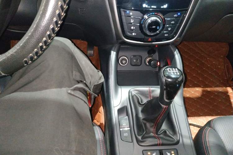 Used CHANGAN CS75 2016 2.0L Manual Leading Version China IV Standard Gear Lever