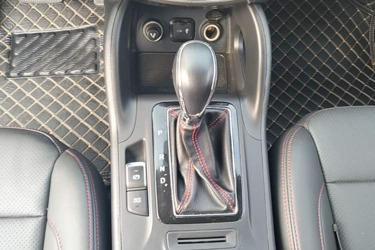 Used CHANGAN CS75 2016 1.8T Automatic Elite Model China V Standard Gear Lever