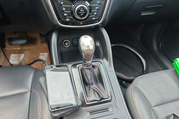 Used CHANGAN CS75 2016 1.8T Automatic Elite Model China V Standard Gear Lever