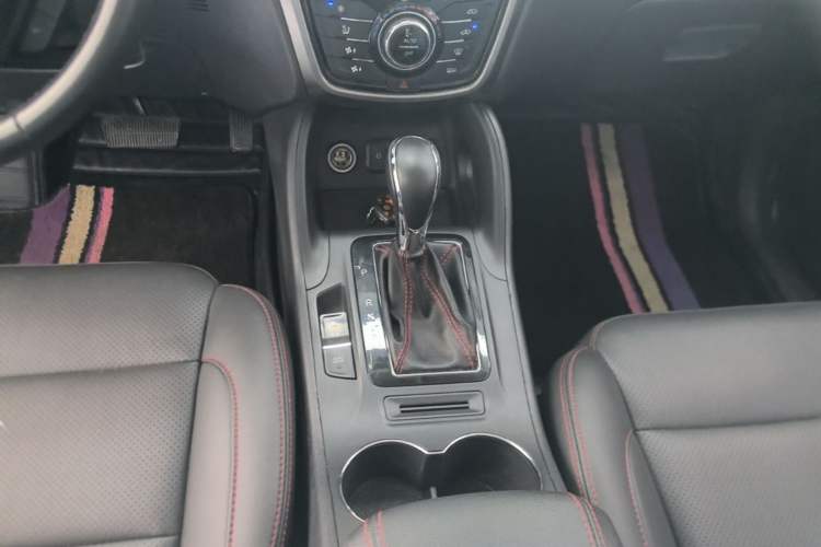 Used CHANGAN CS75 2016 1.8T Automatic Elite Model China V Standard Gear Lever