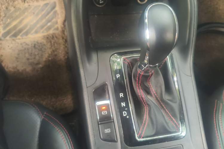 Used CHANGAN CS75 2016 1.8T Automatic Elite Model China V Standard Gear Lever