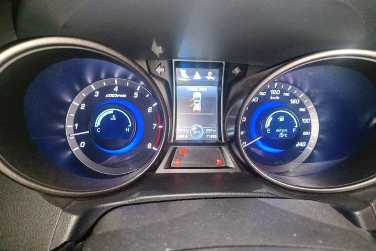 Used CHANGAN CS75 2016 2.0L Manual Luxury Version China V Standard Instrument Cluster