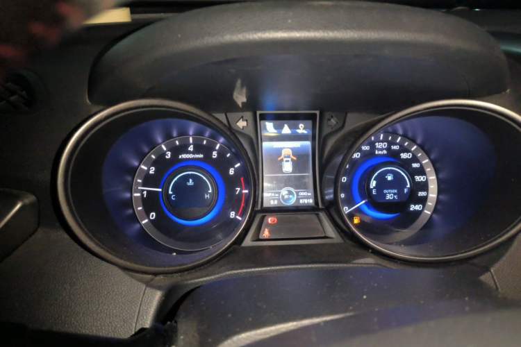 Used CHANGAN CS75 2016 2.0L Manual Luxury Version China IV Standard Instrument Cluster