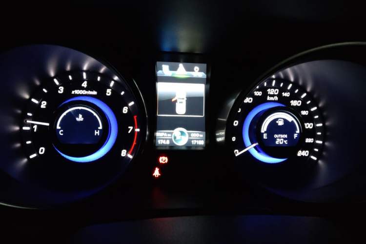 Used CHANGAN CS75 2016 2.0L Manual Luxury Version China V Standard Instrument Cluster