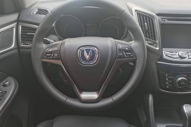 Used CHANGAN CS75 2016 1.8T Automatic Elite Model China V Standard Interior 3