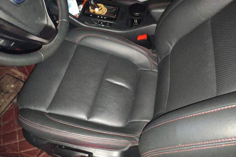 Used CHANGAN CS75 2016 1.8T Automatic Elite Model China V Standard Interior 3