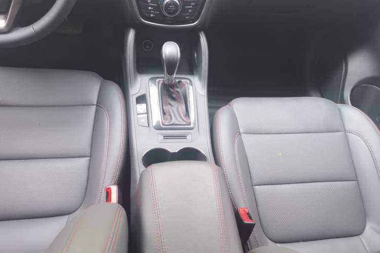 Used CHANGAN CS75 2016 1.8T Automatic Elite Model China V Standard Interior 4