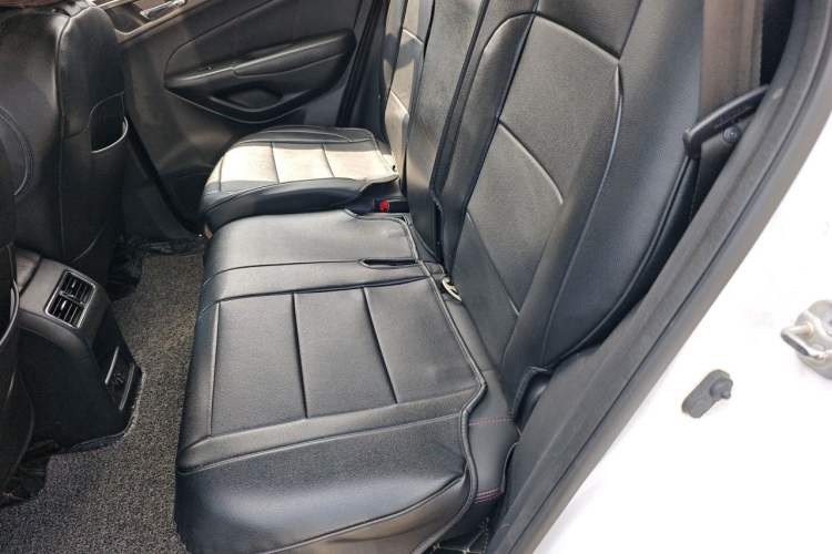 Used CHANGAN CS75 2016 2.0L Manual Luxury Version China V Standard Interior 4