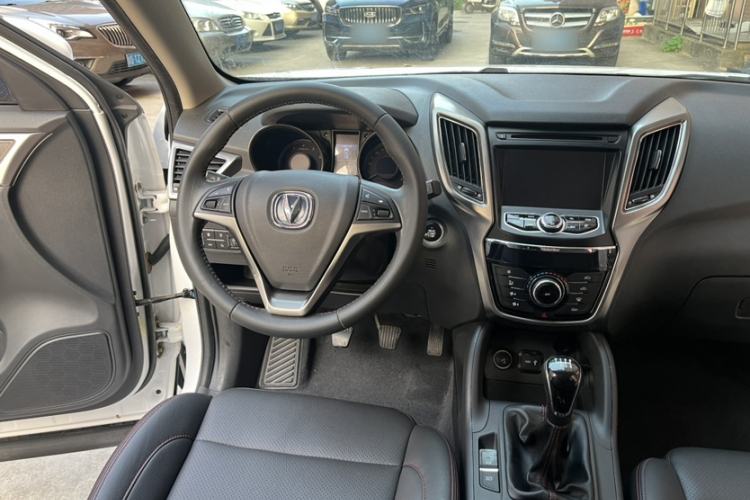 Used CHANGAN CS75 2016 2.0L Manual Leading Version China IV Standard Interior 7